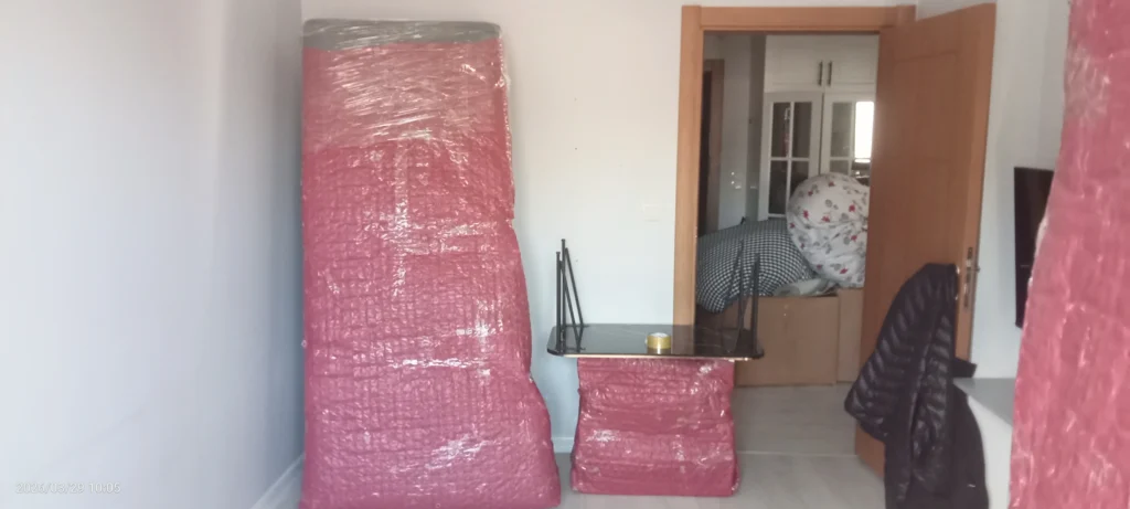 İskenderpaşa ve Çarşı mahallesinde dar sokaklarda asansörlü evden eve nakliyat hizmeti