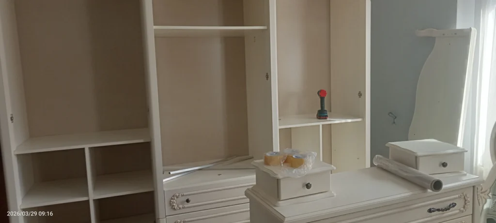 Trabzon asansörlü evden eve nakliyat hizmeti veren Atmaca Nakliyat aracı ve modüler asansör kurulumu.